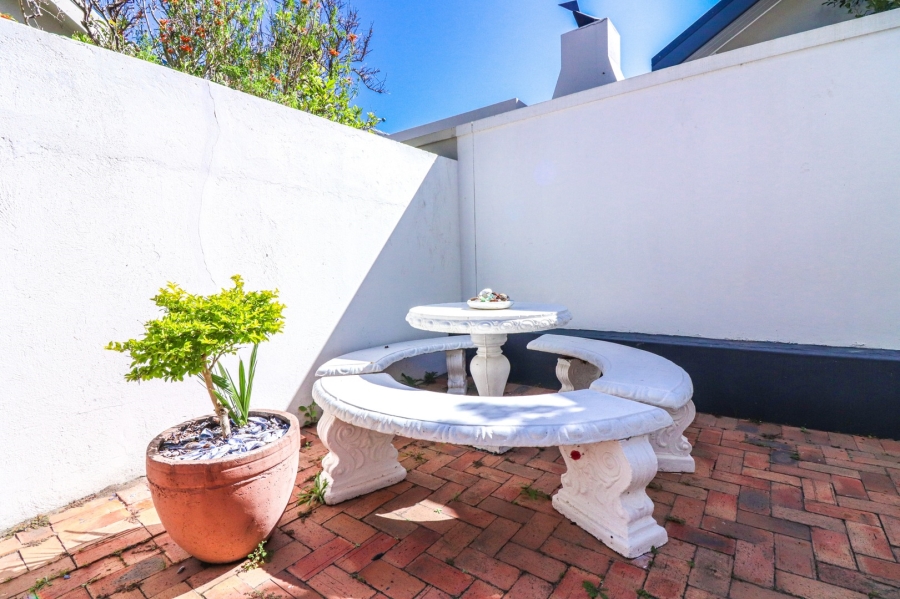 To Let 2 Bedroom Property for Rent in Voelklip Western Cape